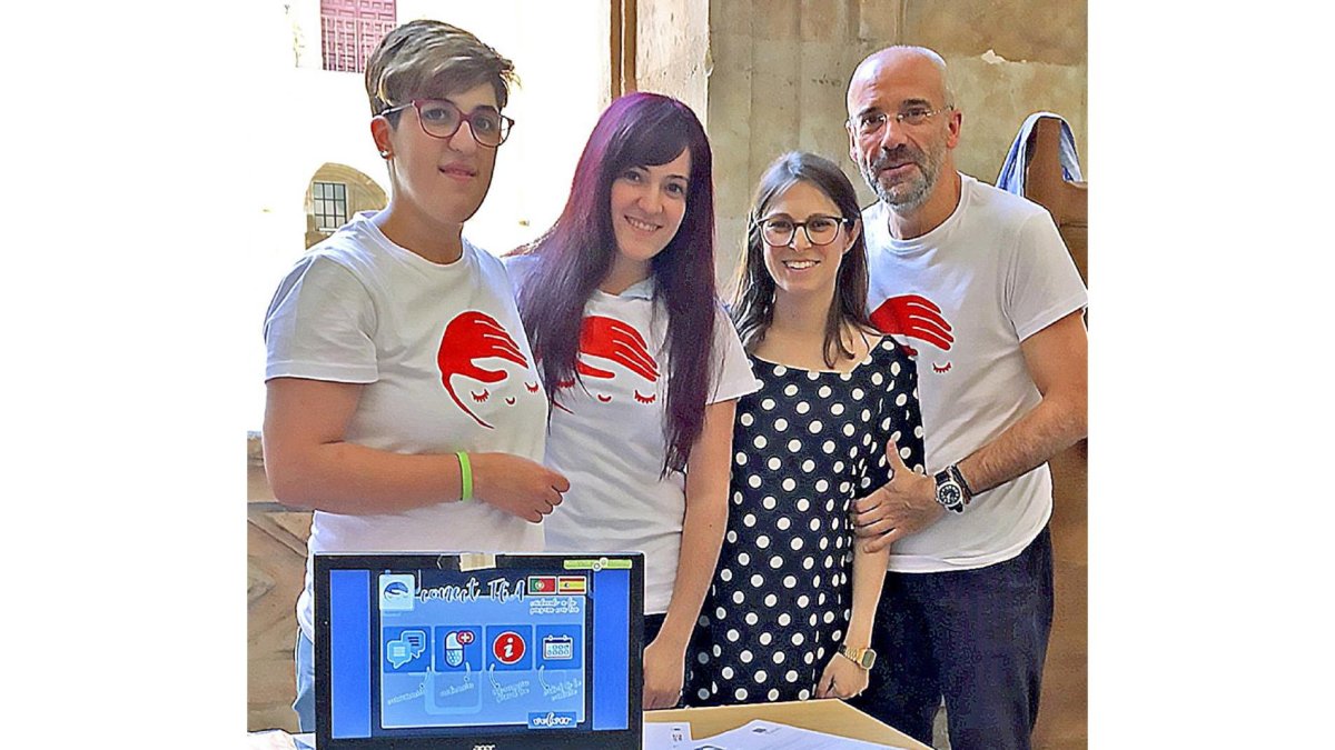 Miembros del equipo durante la presentación del proyecto Connect-TEA en la Universidad Pontificia de Salamanca.-E. M.