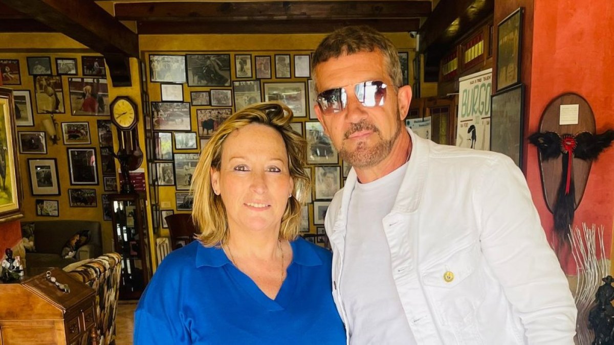 Encina Luengas y Antonio Banderas, tras la comida del actor en el restaurante La Varga de Burgos. E. C. B.
