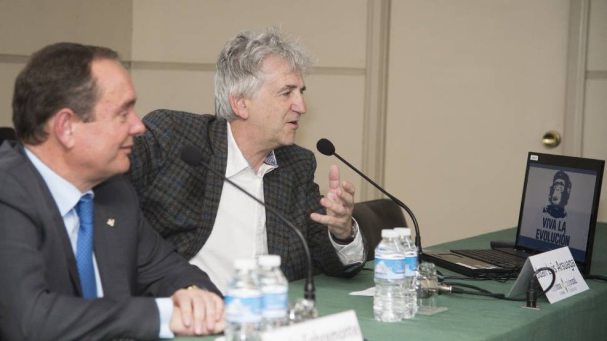El codirector del equipo de Atapuerca, Juan Luis Arsuaga, pronuncia la conferencia ‘Empresa y Evolución’-Ical