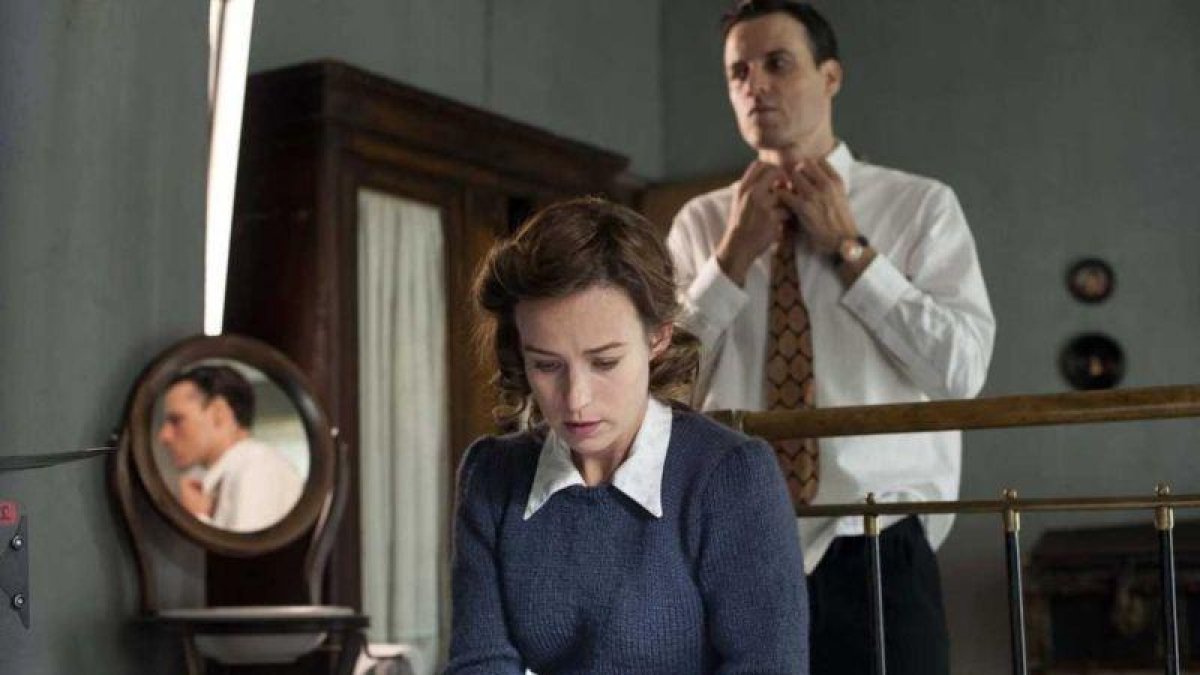Marta Etura y Daniel Grao, en la serie 'La sonata del silencio'.-RTVE