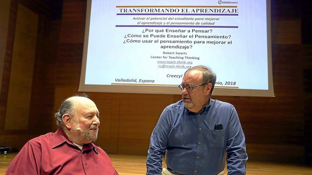 El filósofo estadounidense, Robert Swartz, junto al consejero de Educación, Fernando Rey.-ICAL
