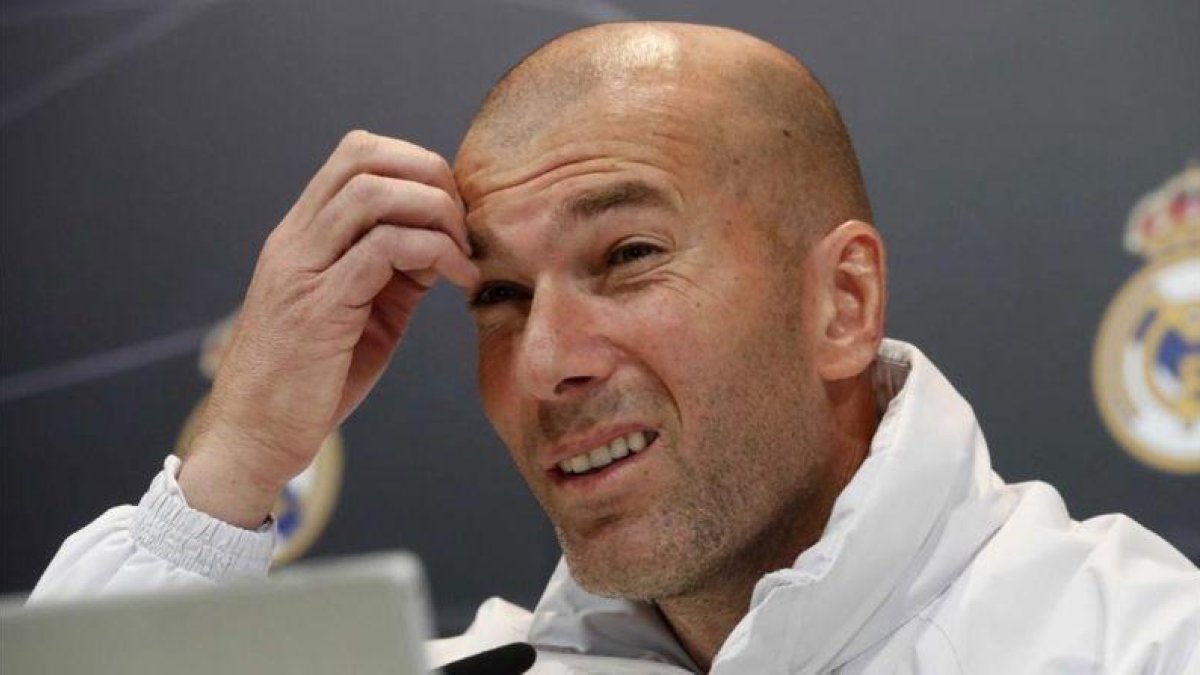 Zidane, durante la rueda de prensa de este martes.-EFE / ZIPI
