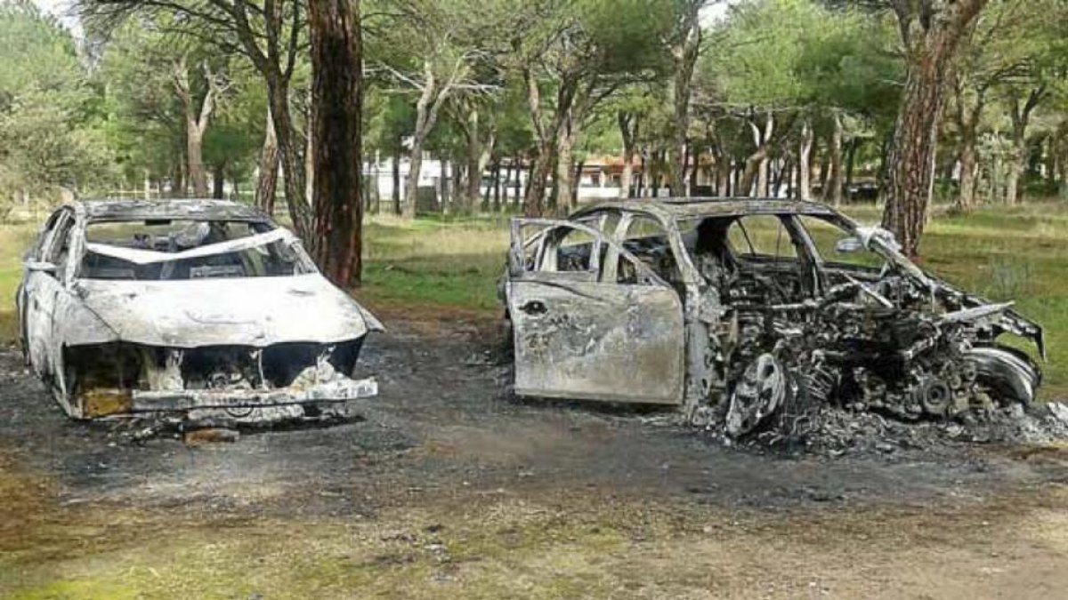 Coche quemado en la época de los hechos de la banda del BMW.- E. M.