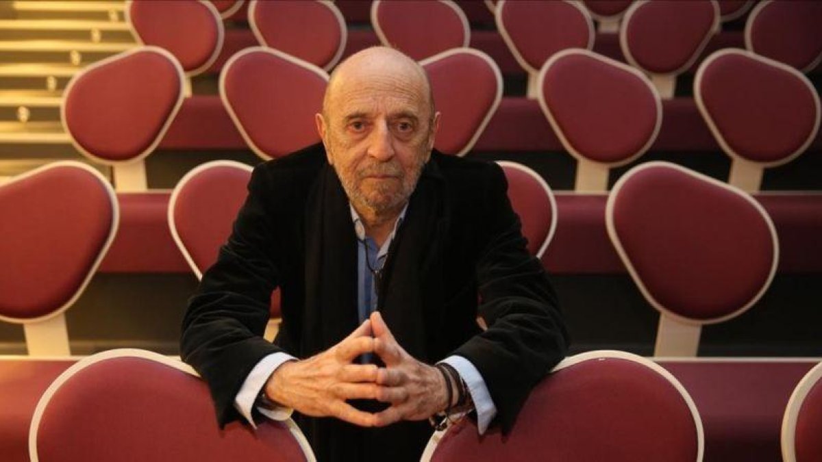 Andrés Aberasturi, en la biblioteca Agustí Centelles.-ELISENDA PONS
