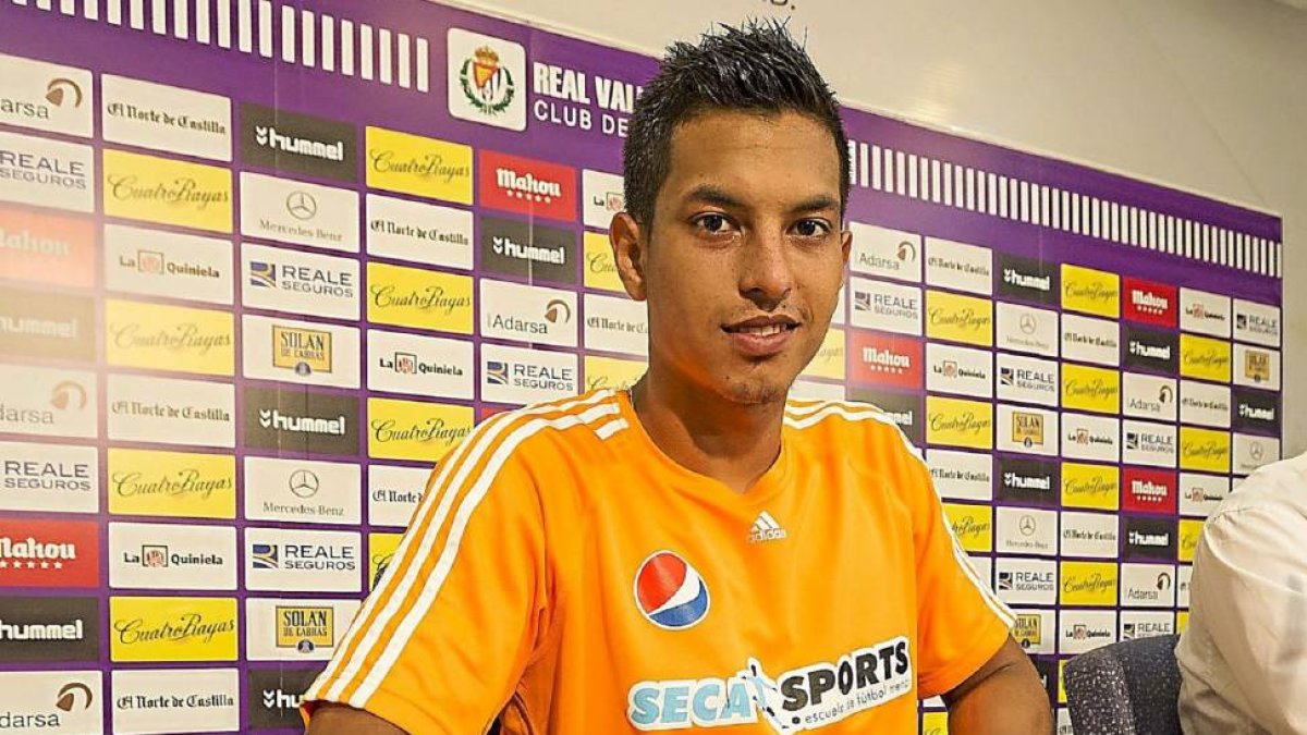 Zambrano, durante su presentación en Zorrilla.-Miguel Ángel Santos