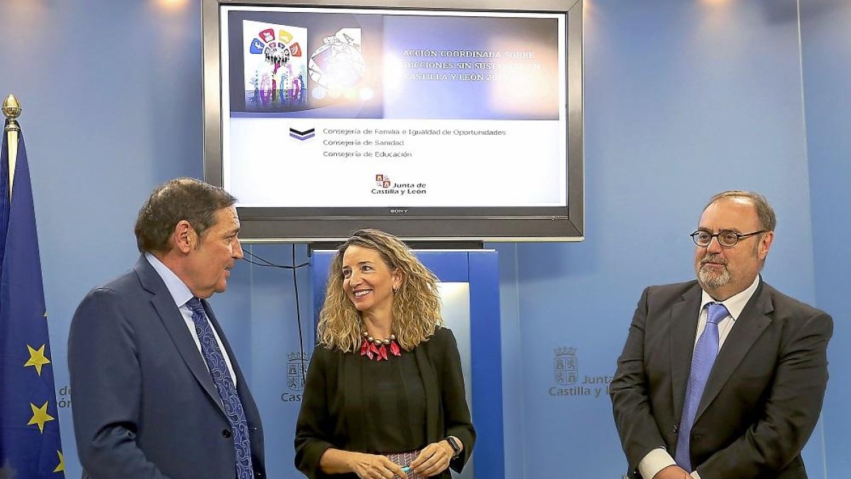 Los consejeros de Familia e Igualdad de Oportunidades, Alicia García; de Sanidad, Antonio María Sáez; y de Educación, Fernando Rey.-E.M.