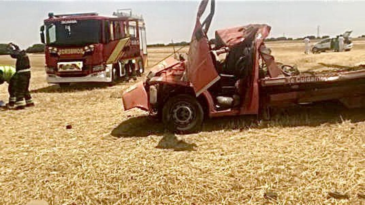 Estado en el que quedó la grúa. BOMBEROS DIPUTACIÓN VALLADOLID.