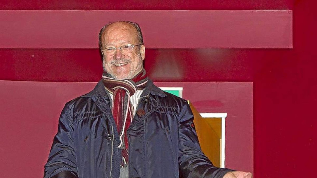 El alcalde de Valladolid, Javier León de la Riva, en el Teatro Calderón.-J. M. LOSTAU