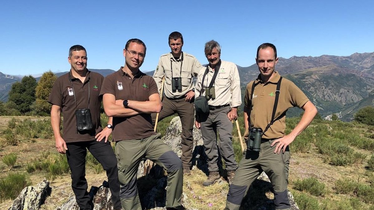 De izquierda a derecha: Ignacio Carro Herrera, Daniel Pinto Parada, Pedro García Gonzalez, Lorenzo González amigo y Óscar Álvarez Fernández-E.M.