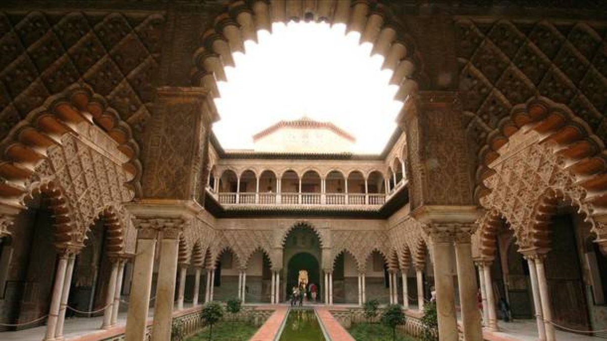 Imagen del patio de las doncellas de los Reales Alcázares de Sevilla, donde se rodará Juego de Tronos.-Foto: ARCHIVO