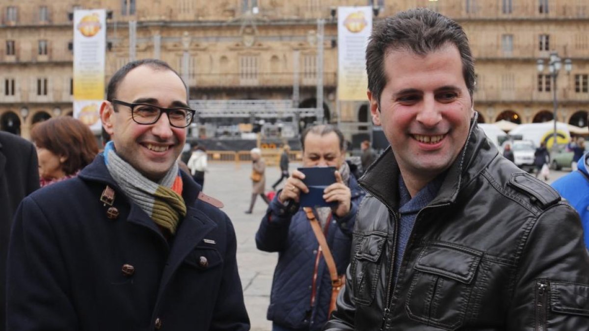 El secretario general del PSOE de Castilla y León, Luis Tudanca y el cabeza de lista al Congreso David Serrada atienden a los medios de comunicación.-ICAL