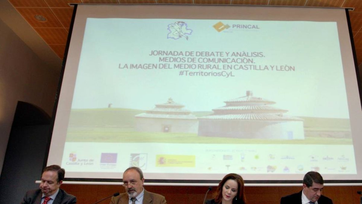 Silvia Clemente junto a Pablo Rodríguez Lago (2D), Ignacio Fernández (I), y José Andrés García-Ical
