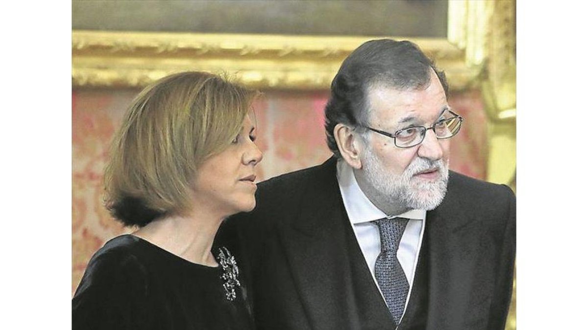 Cospedal y Rajoy, ayer, durante la celebración de la Pascua Militar.-J. J. RAMÍREZ / EFE