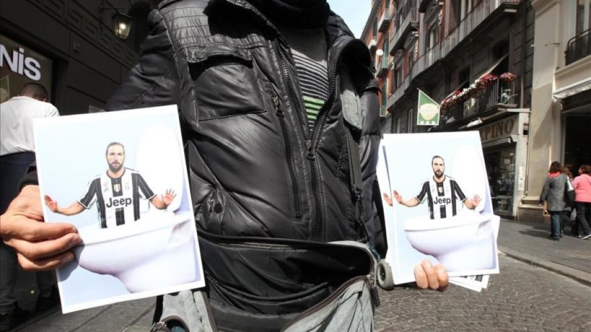Higuaín, enemigo público número uno para la afición del Nápoles.-CARLO HERMANN