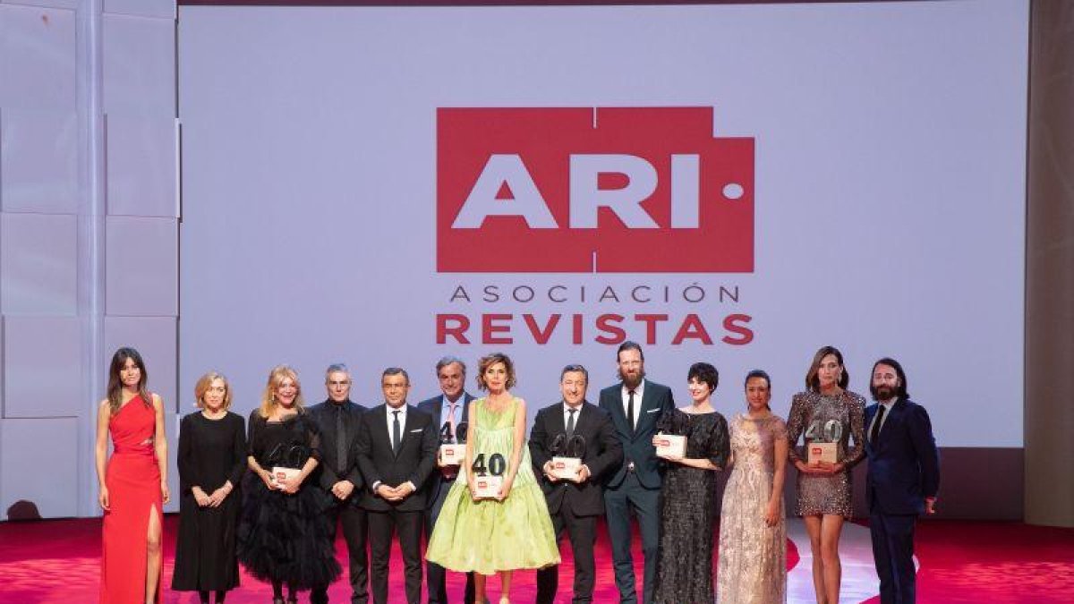 Foto de familia de los premiados-AVI