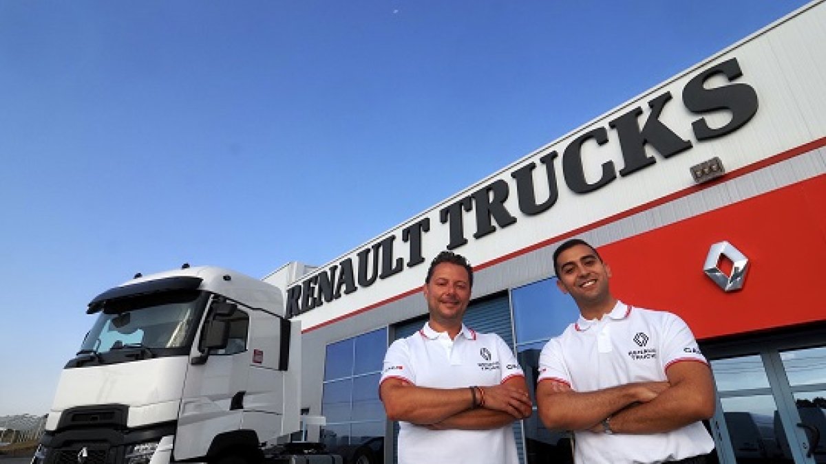 Fuensaldaña, Valladolid. 6/9/2023. Renault Trucks- Capisa. Avenida de Castilla, 117, Fuensaldaña. Hay que hacer varias fotos para una entrevista-publirreportaje a Vasil y Juan Carlos. Photogenic/Miguel Ángel Santos