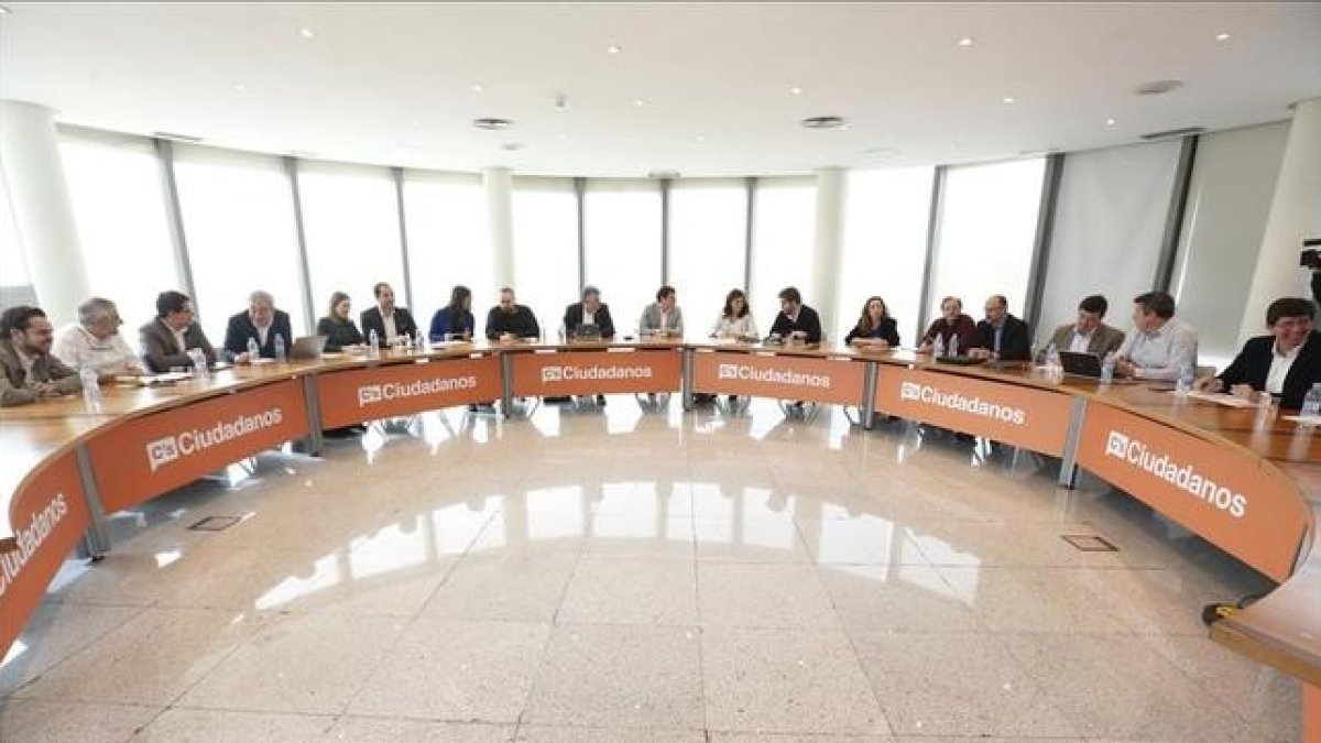 El presidente de Ciudadanos, Albert Rivera, preside la reunión de su Ejecutiva este domingo en Madrid.-DAVID CASTRO