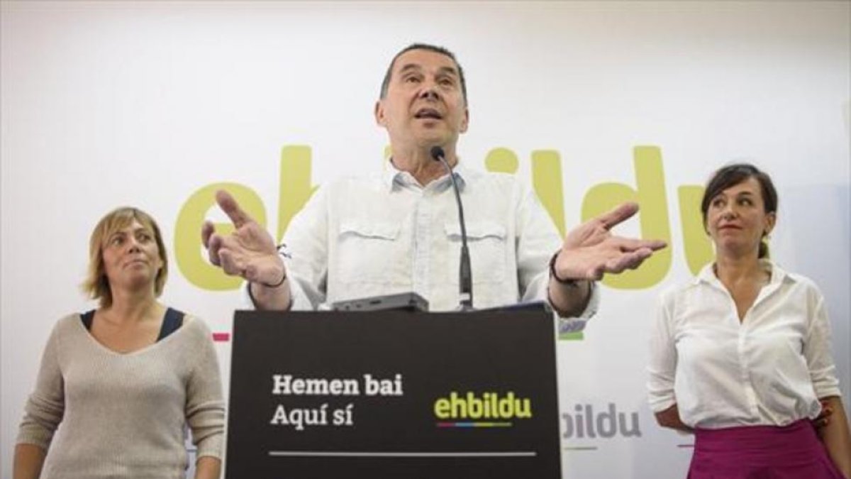 El aspirante de EH Bildu a lendakari, Arnaldo Otegi, en una comparecencia ante la prensa en Bilbao.-JAVIER ZORRILLA