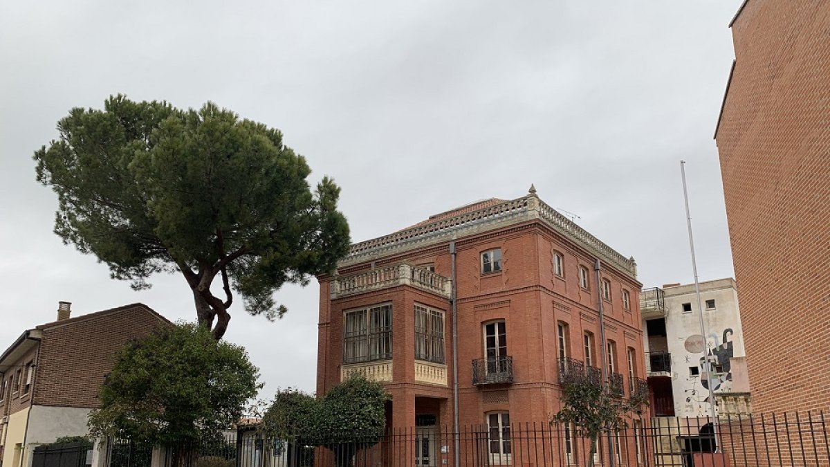 Emblemático edificio en el casco histórico de Laguna donde se va a impulsar el espacio joven. A.L.D.