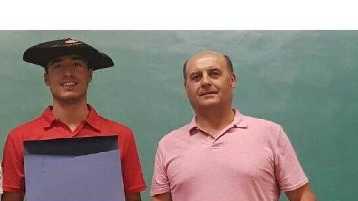 Carlos Baeza Fraile junto a su hijo Carlos Baeza Gozalo. / E. M.