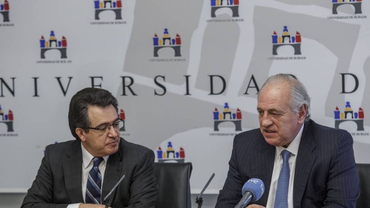 El presidente ejecutivo de Campofrío, Pedro Ballvé, y el rector de la Universidad de Burgos (UBU), Alfonso Murillo, firman un convenio marco de colaboración-Ical
