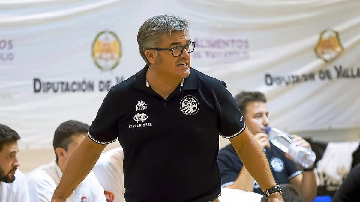 Paco García, durante el partido de pretemporada contra Melilla.-PABLO REQUEJO