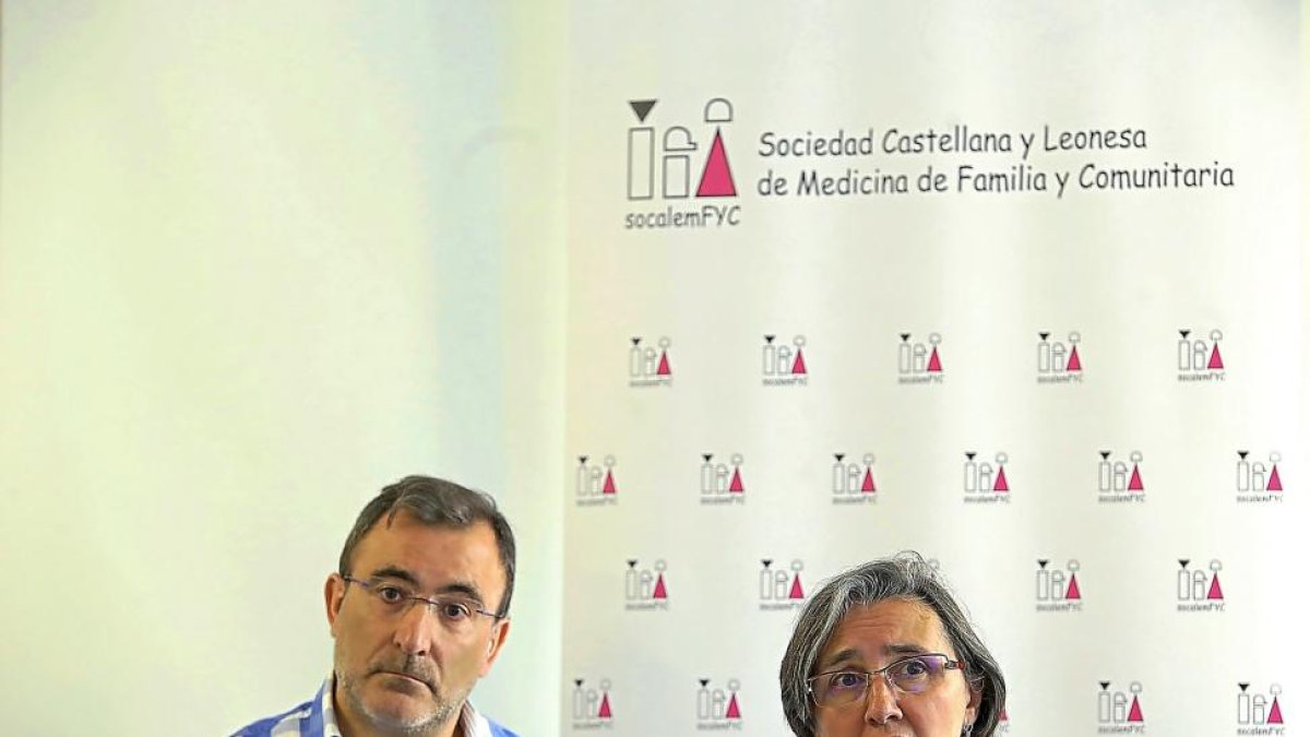 Francisco Javier de Juana y Elvira Callejo durante la presentación.-ICAL