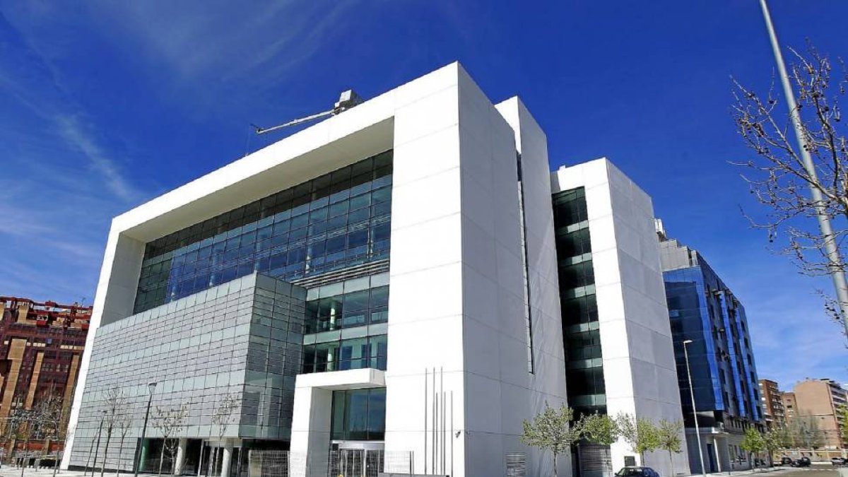 Nuevo edificio de la dirección provincial de la Seguridad Social en Valladolid Ciudad de la Comunicación.-J. M. Lostau