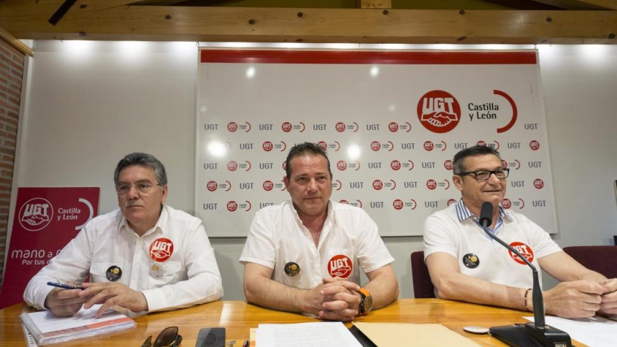 El responsable estatal del sector de Alimentación, Bebidad y Tabaco de FICA-UGT, Sebastián Serena, y el secretario general de la Sección Sindical Estatal de UGT de Lactalis, Juan Carlos Serrano, analizarán la situación actual de Lauki en Valladolid.-ICAL