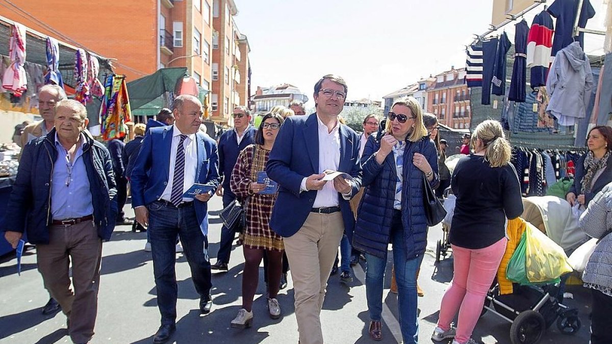 Mañueco, Barrios, Asensio y Blanco, juntos en una visita en Benavente (Zamora).-ICAL