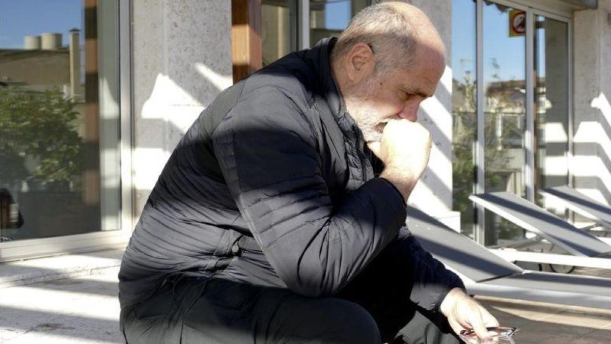El escritor mexicano Guillermo Arriaga, en una azotea de Barcelona.-CHRISTIAN MORALES