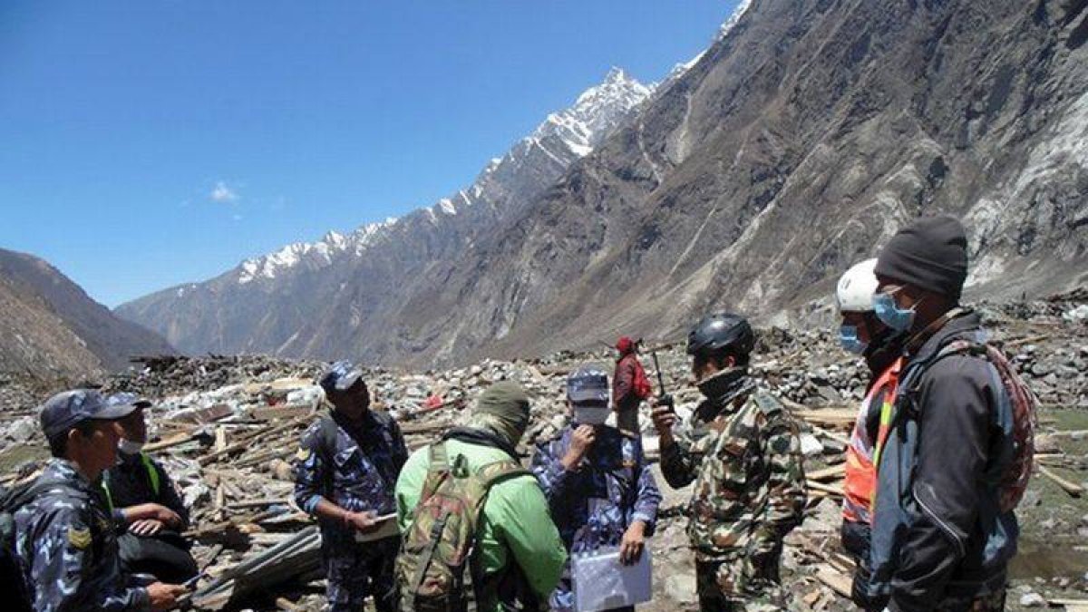 Soldados participan en tareas de rescate en Langtang (Nepal).-Foto: HANDOUT / REUTERS