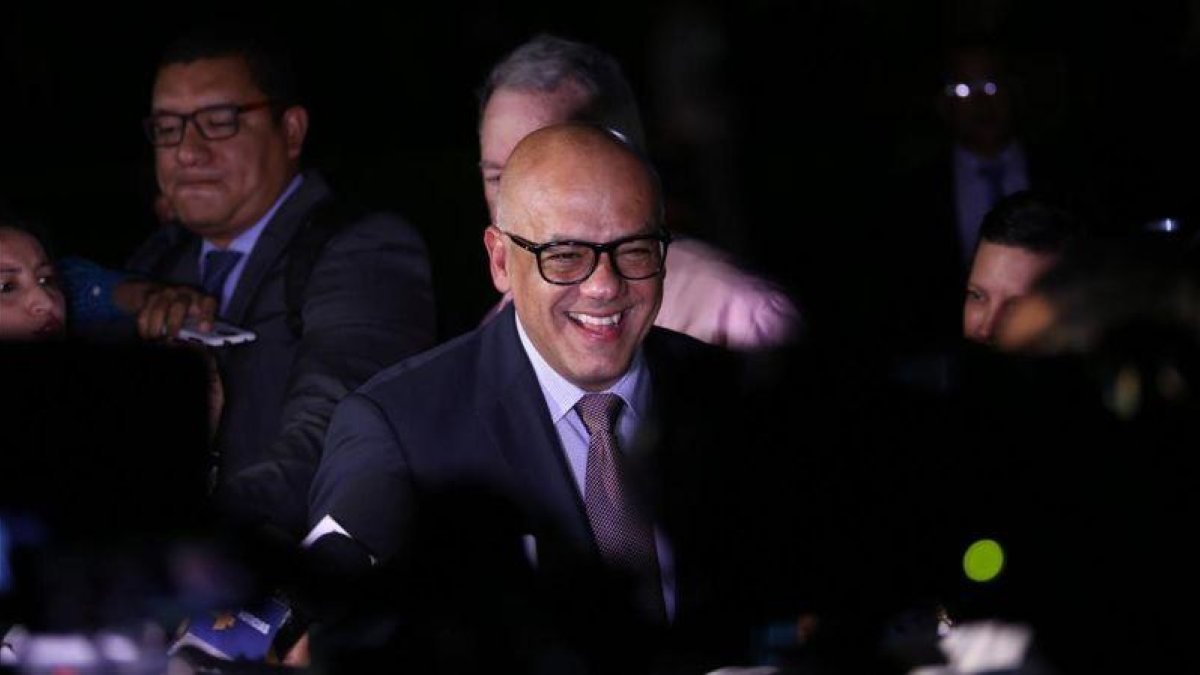 El jefe negociador del Gobierno venezolano en el diálogo con la oposición de la MUD, Jorge Rodríguez, el martes en la República Dominicana.-EFE / CARLOS JAVIER