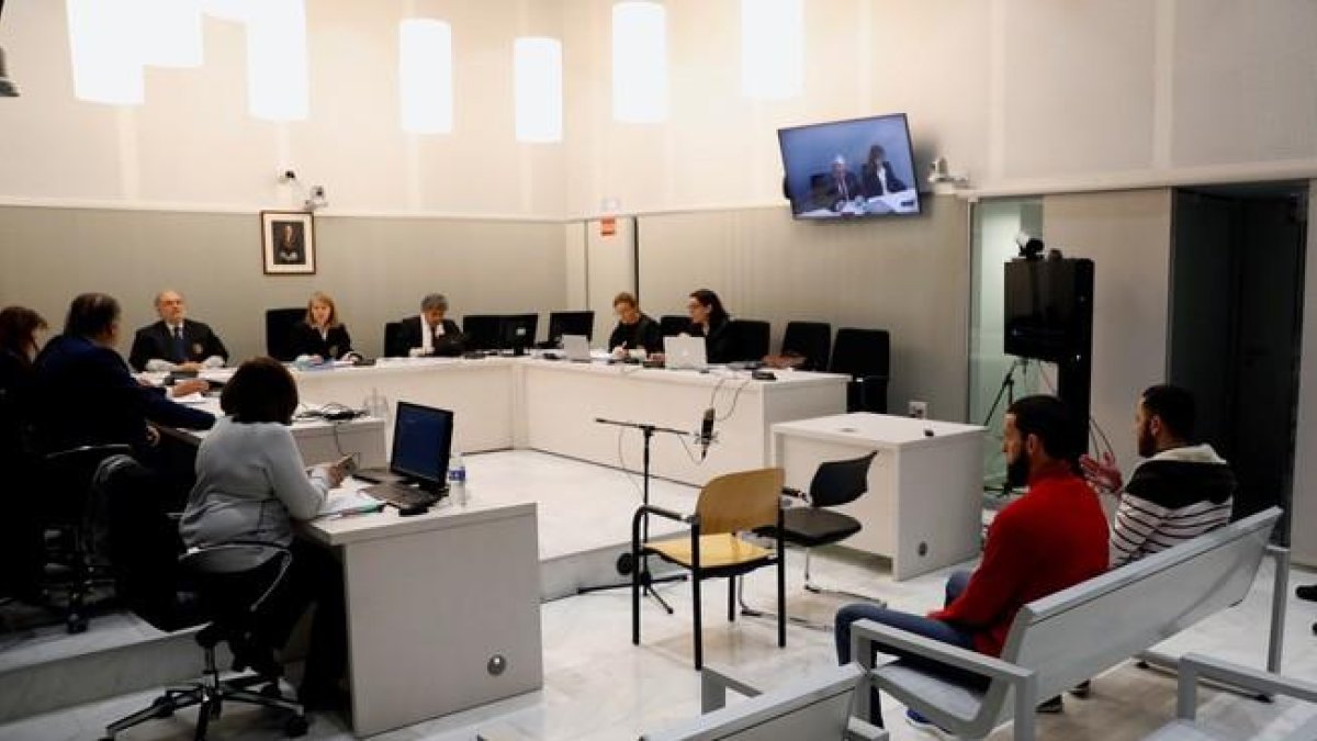 Vista del juicio en la Audiencia Nacional contra dos presuntos yihadistas de origen de marroquí.-JUAN CARLOS HIDALGO (EFE)