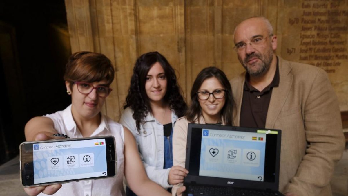 Participantes en el proyecto Connect-Alzheimer en las instalaciones de la Universidad Pontificia de Salamanca.-ENRIQUE CARRASCAL