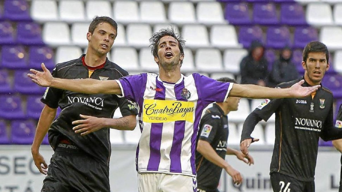 Marc Valiente se lamenta en una acción en el partido frente al Leganés.-Juan Miguel Lostau
