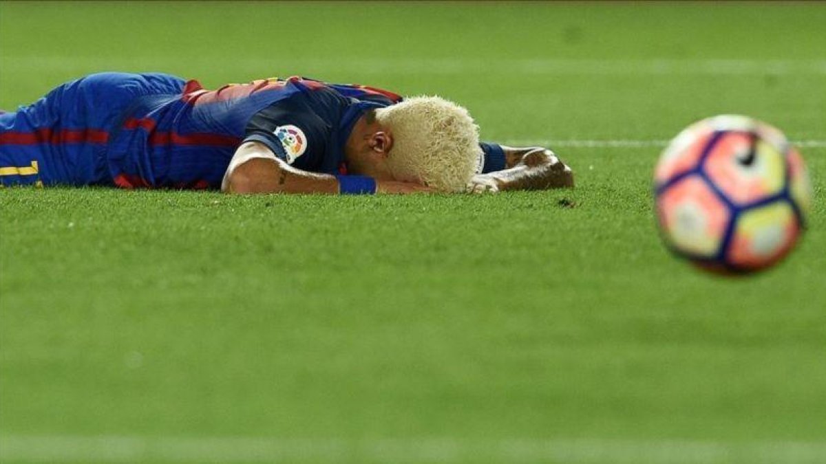 Neymar, el pasado sábado en el partido contra el Alavés.-AFP / LLUÍS GENÉ