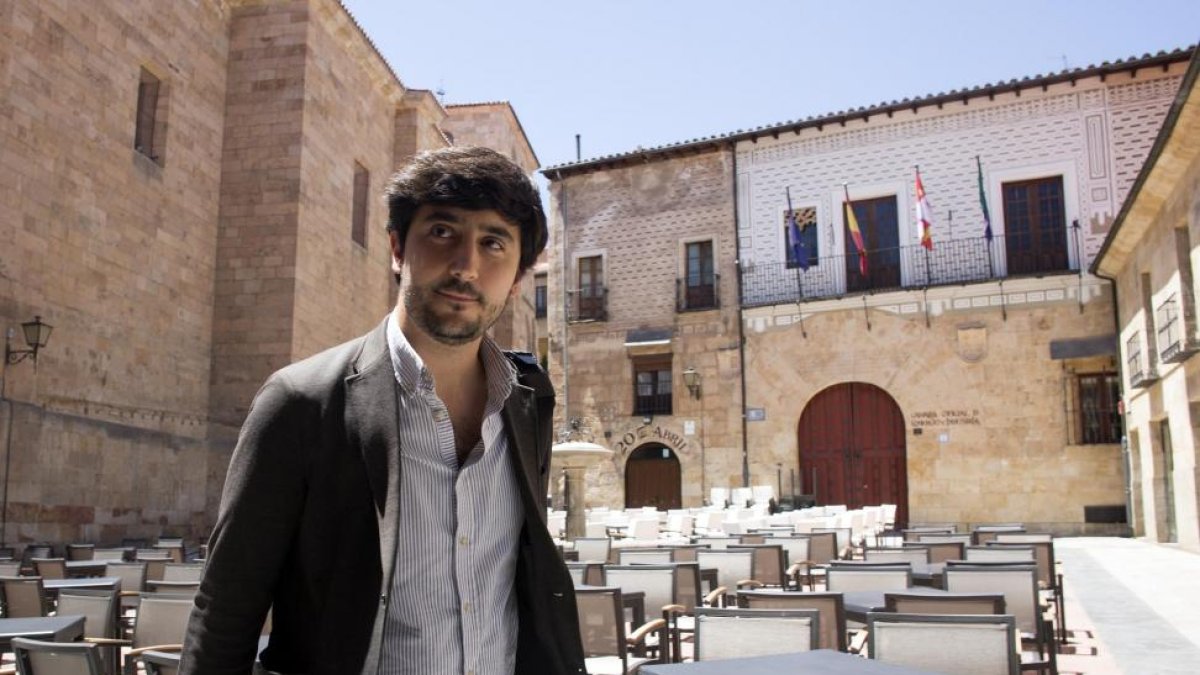 El candidato al congreso por Barcelona, de Ciudadanos, Toni Roldán, mantiene un encuentro con periodistas en la ciudad-ICAL