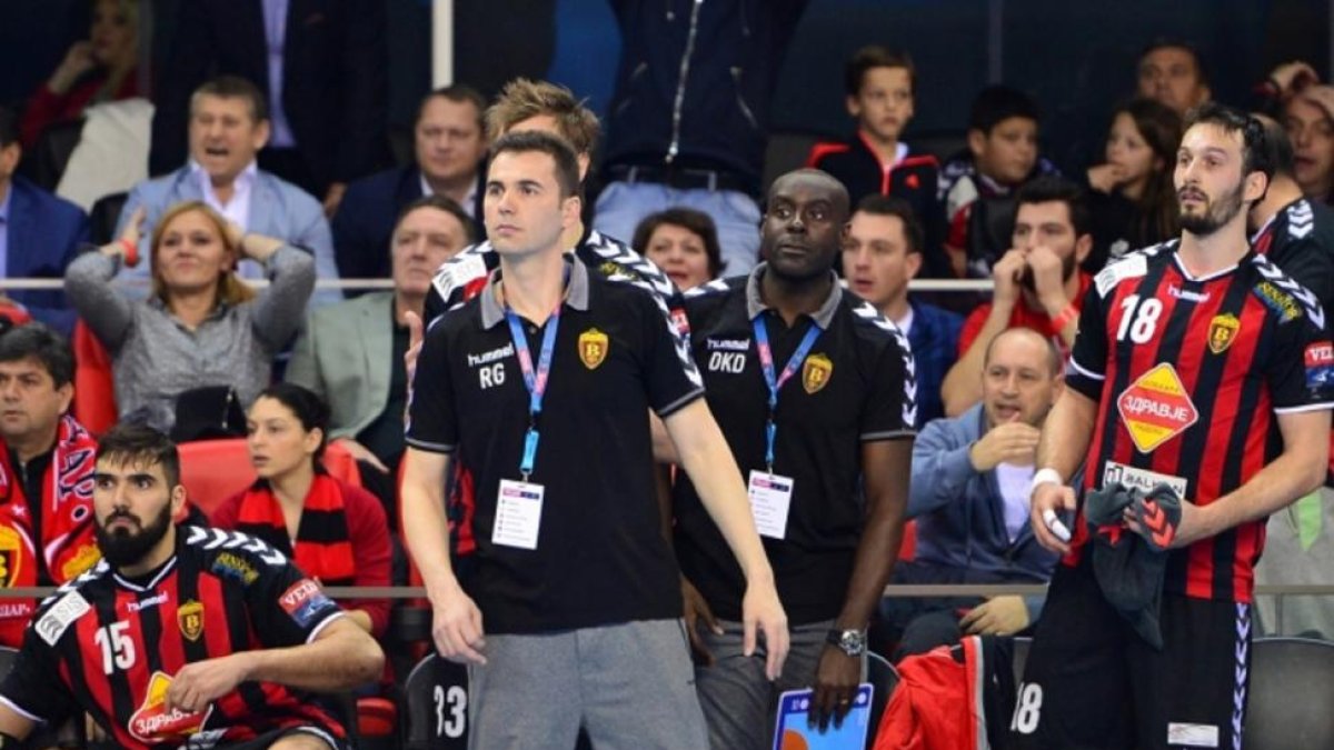 Raúl González, junto a David Davis e Igor Karacic durante un partido.-ELMUNDO