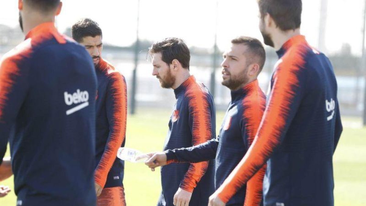 Messi junto a sus compañeros del Barça.-FC BARCELONA