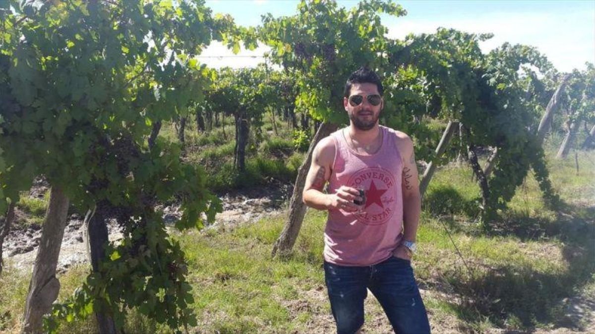 Matías Messi, en unos viñedos de Mendoza.-EL PERIÓDICO
