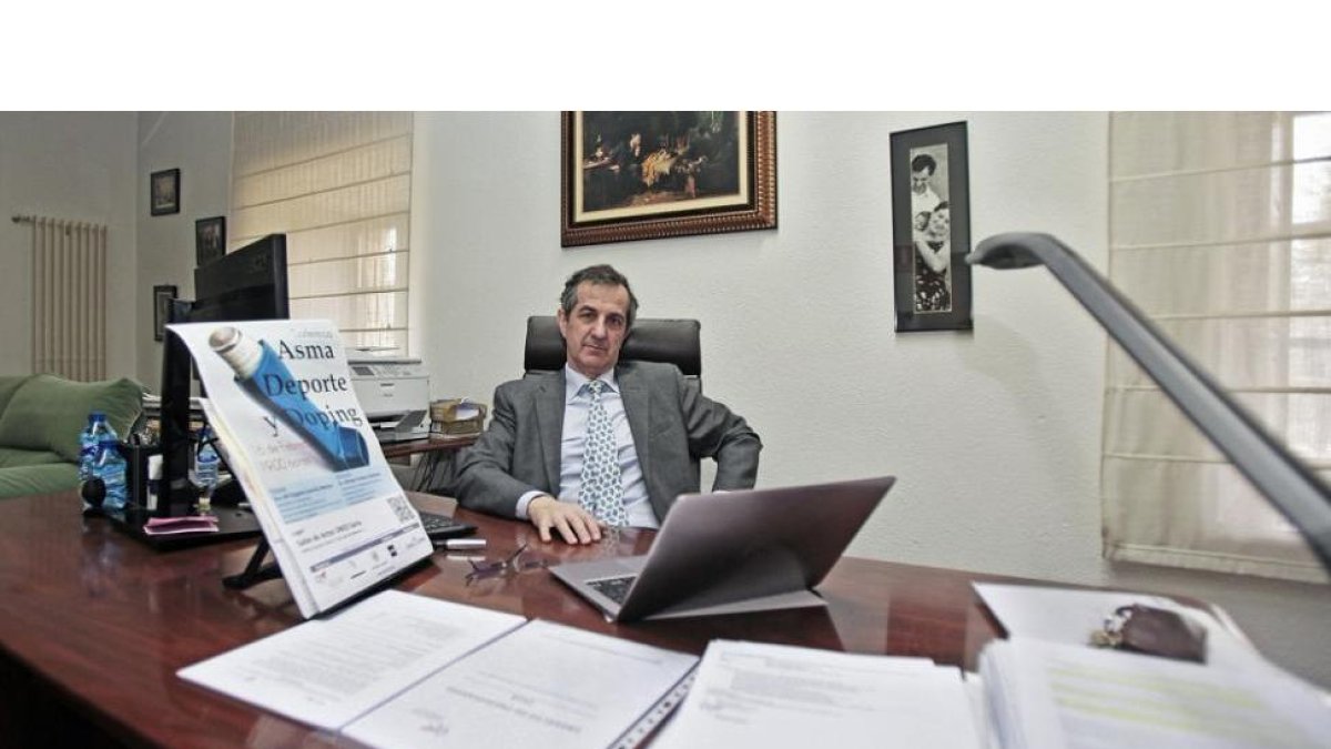 Alberto Caballero, director del Instituto de Ciencias de la Salud, ubicado en Soria.-MARIO TEJEDOR