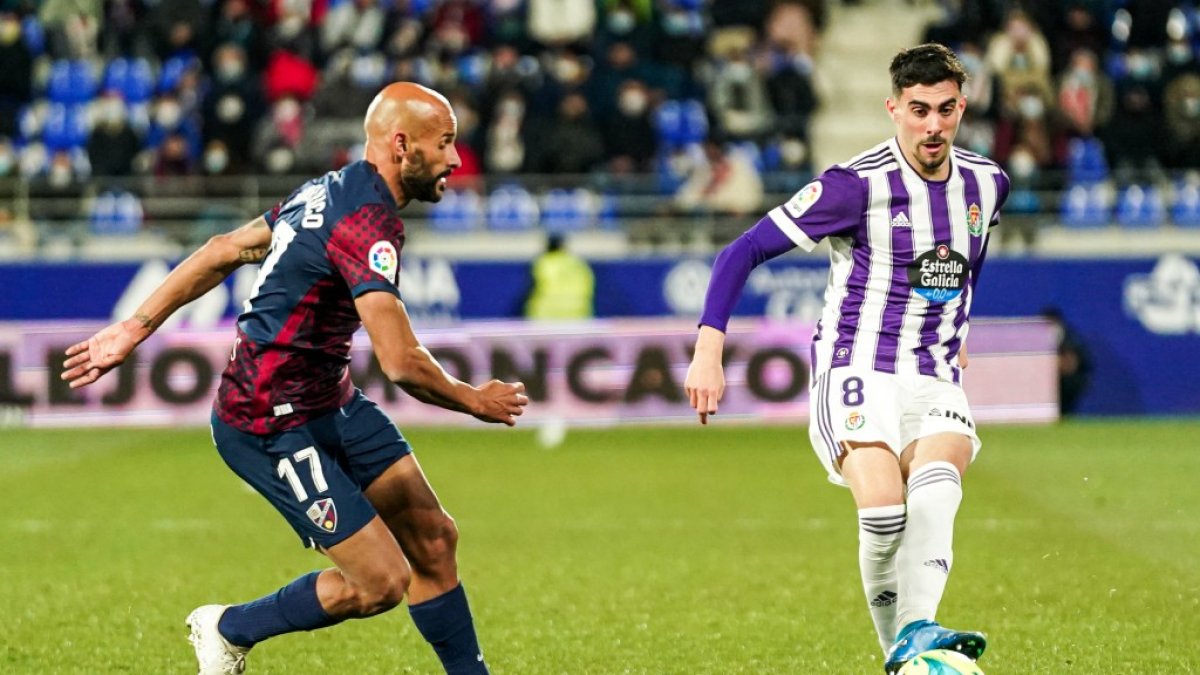 Kike Pérez en el partido ante el Huesca. / I. SOLA / RV