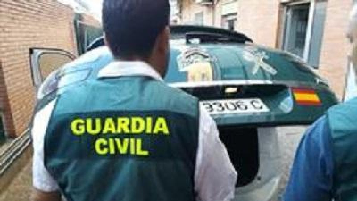 Dos detenidos con 100 patillas estupefacientes y 3,5 gramos de speed que iban a ser distribuidos durante las ferias de San Antolín (Palencia)-ICAL