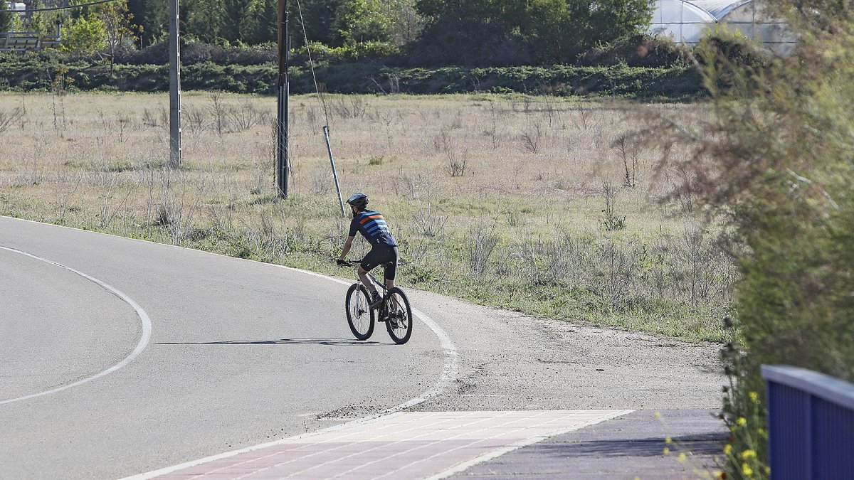 Punto de partida del carril bici que unirá la Cañada Real y el pinar de Antequera.- J.M. LOSTAU