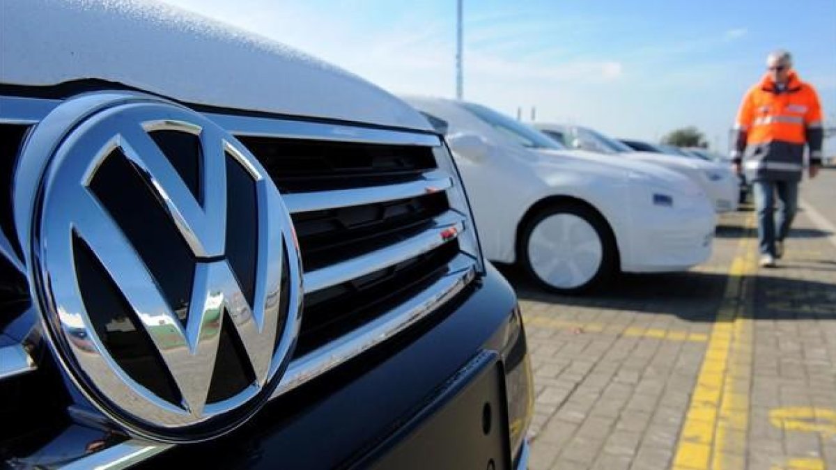 Vehículos de Volkswagen listos para embarcar en el puerto alemán de Bremerhaven-AFP / ADP / INGO WAGNER