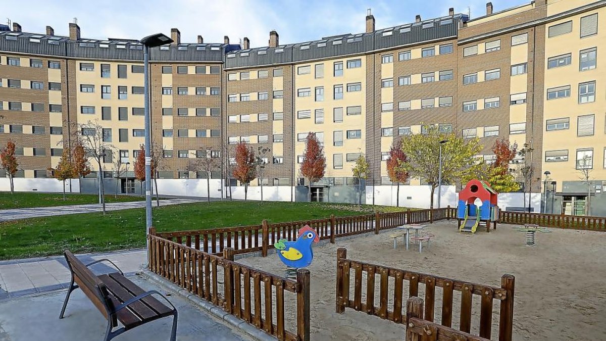 Bloques de viviendas en la calle Gregorio Marañón construidos por la cooperativa Arroyo de la Encomienda.-J.M. LOSTAU