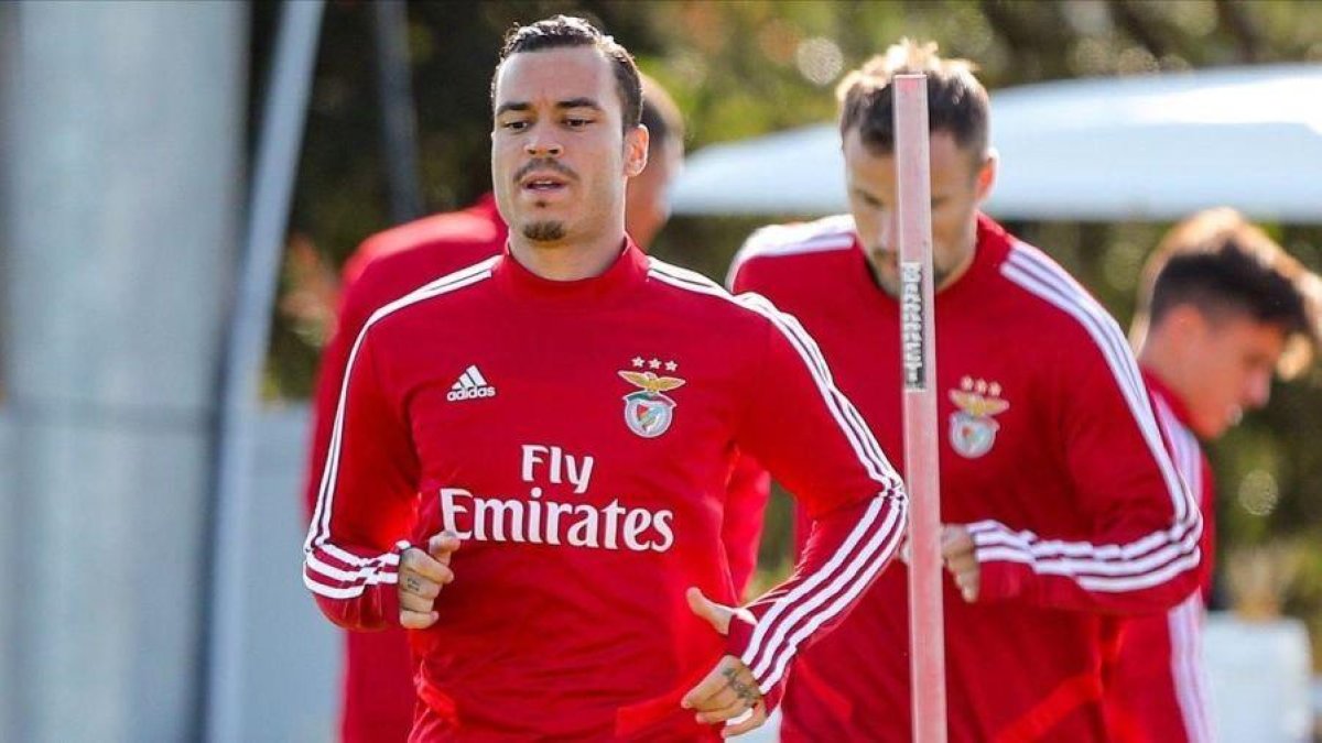 Raúl de Tomás, en un entrenamiento con el Benfica.-EFE
