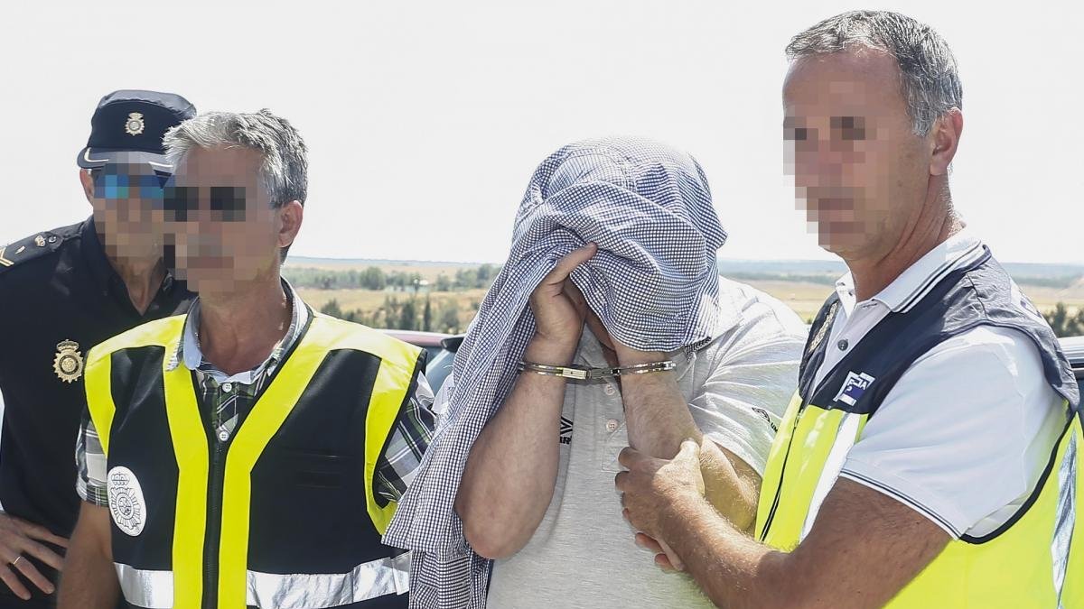 Pasa a disposición judicial el presunto autor de la muerte de su mujer en Astorga.-CARLOS S. CAMPILLO / ICAL