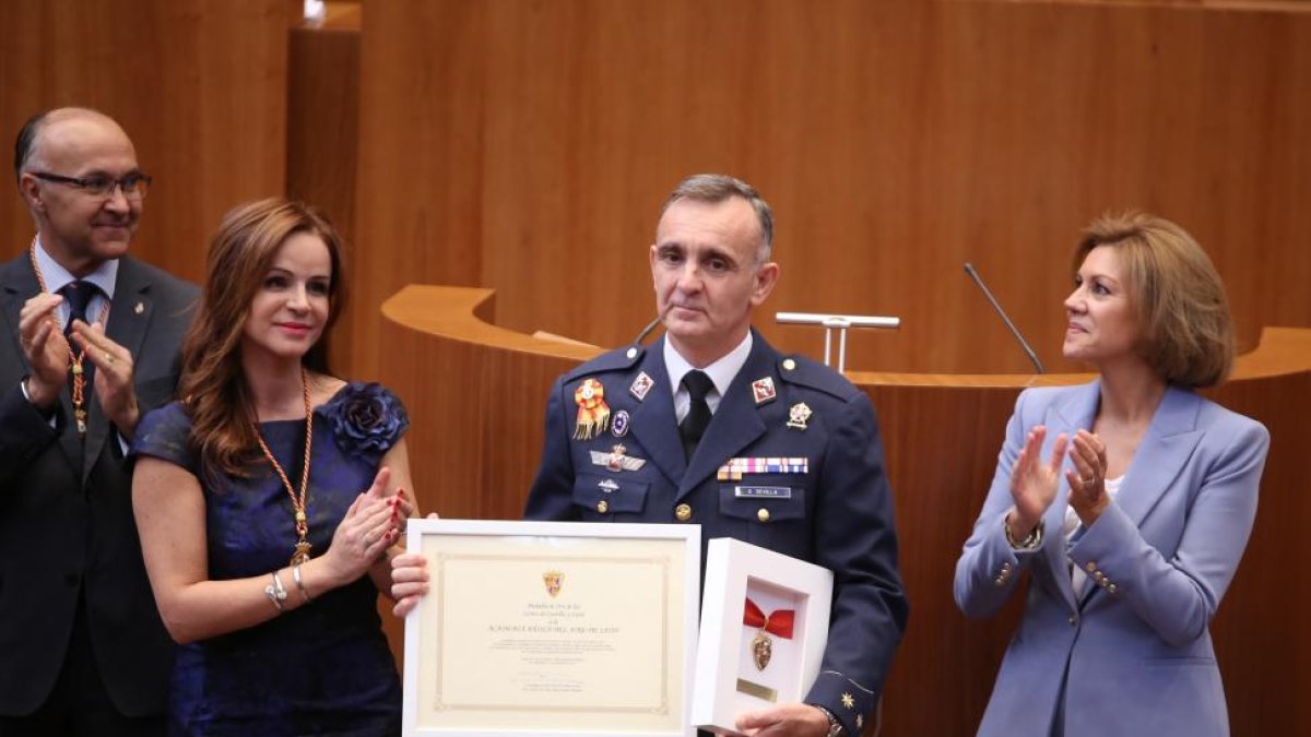 Las Cortes de Castilla y León entregan su Medalla de Oro a la Academia Básica del Aire.-ICAL